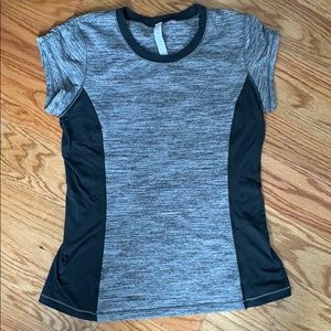 🎉HP🎉 Lululemon short sleeve workout top